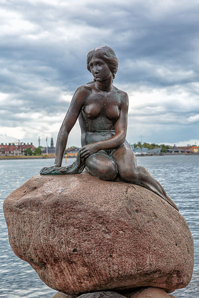 Copenhagen_-_the_little_mermaid_statue_-_2013.jpg